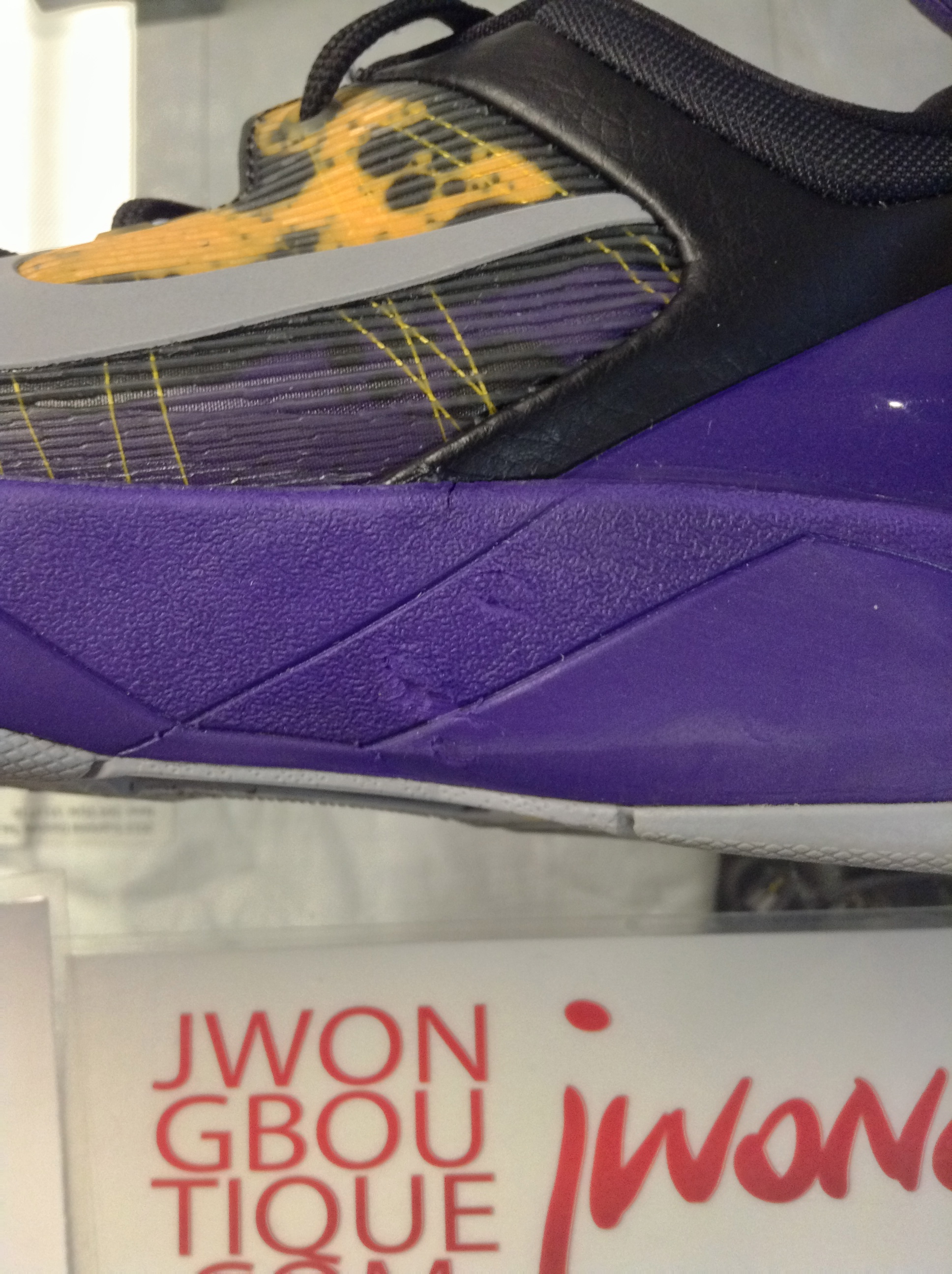 poison frog kobe 7