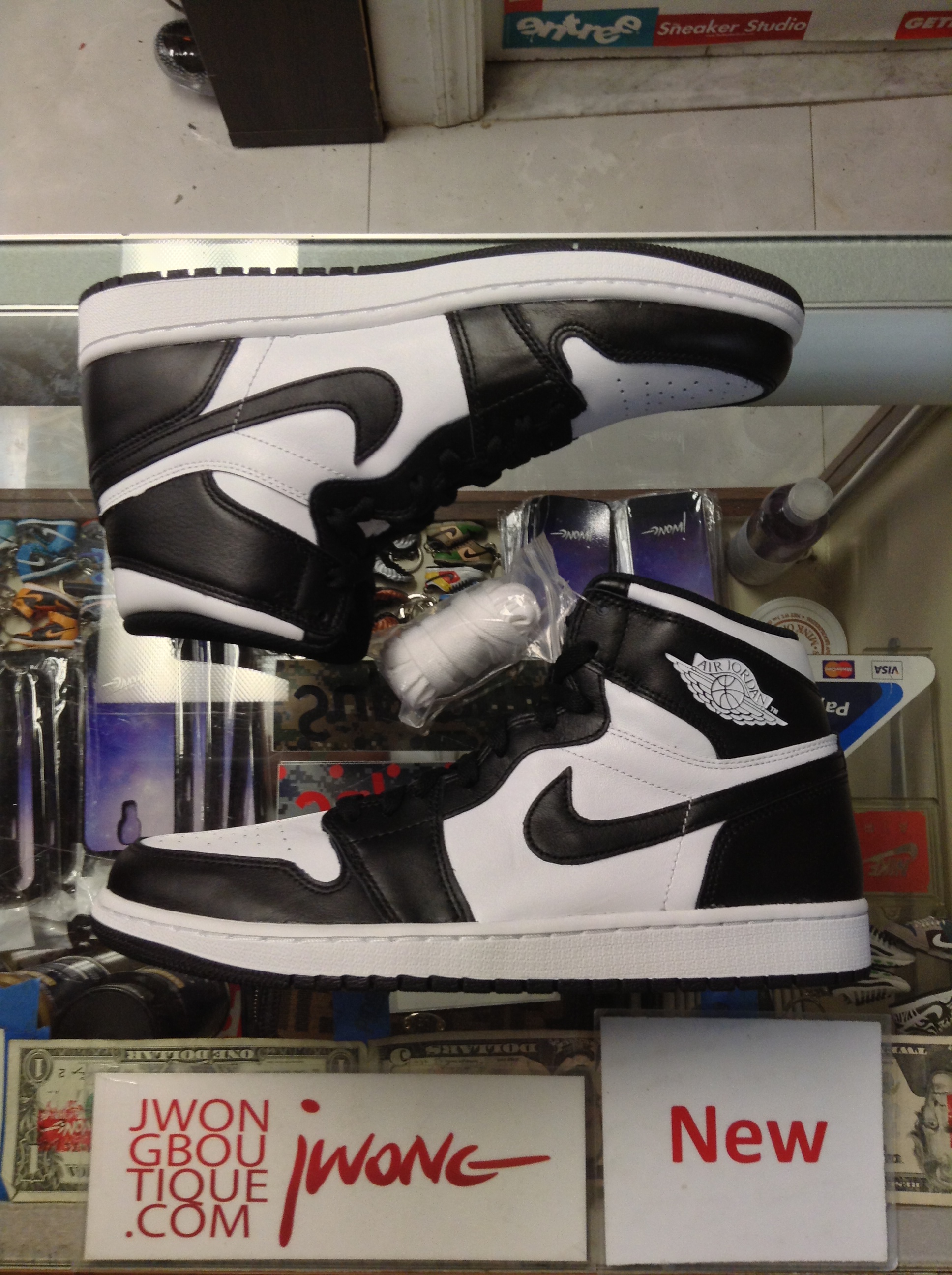 nike aj black and white