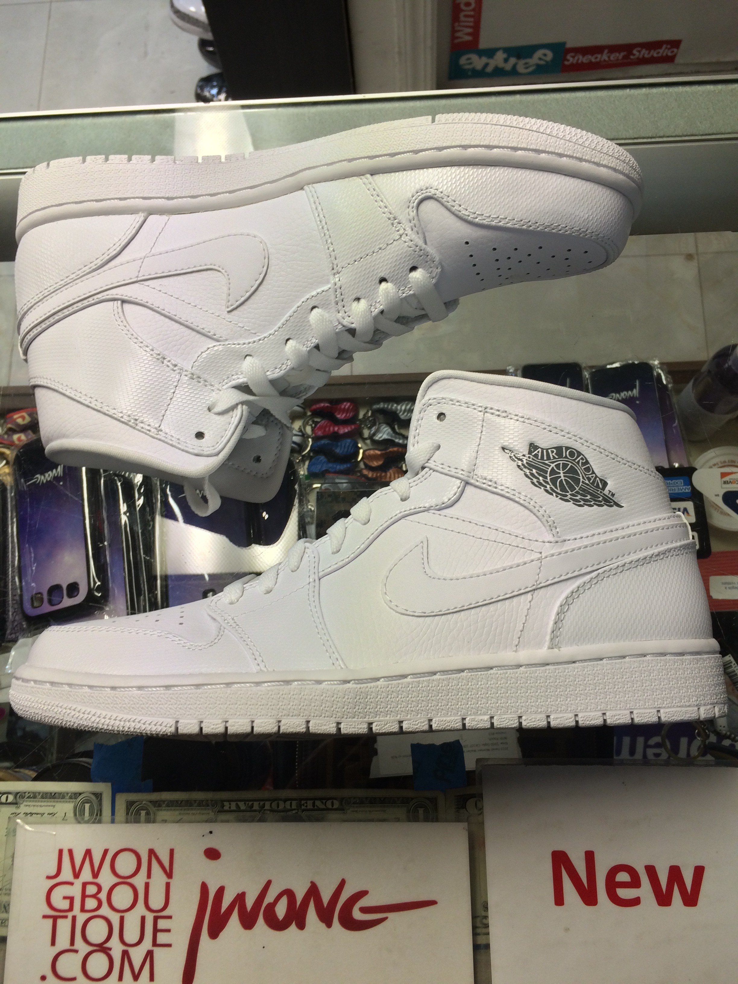 nike jordan white shoes