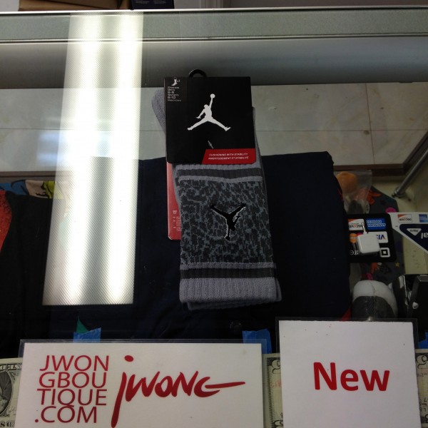 2012 Nike Jordan Striped Elephant Cement Crew Socks Grey