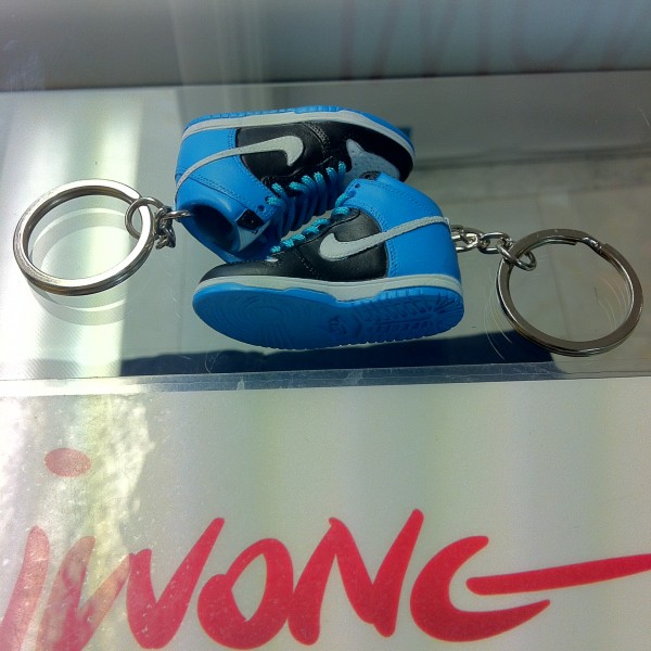 2006 Nike Dunk SB High Send Help Keychain