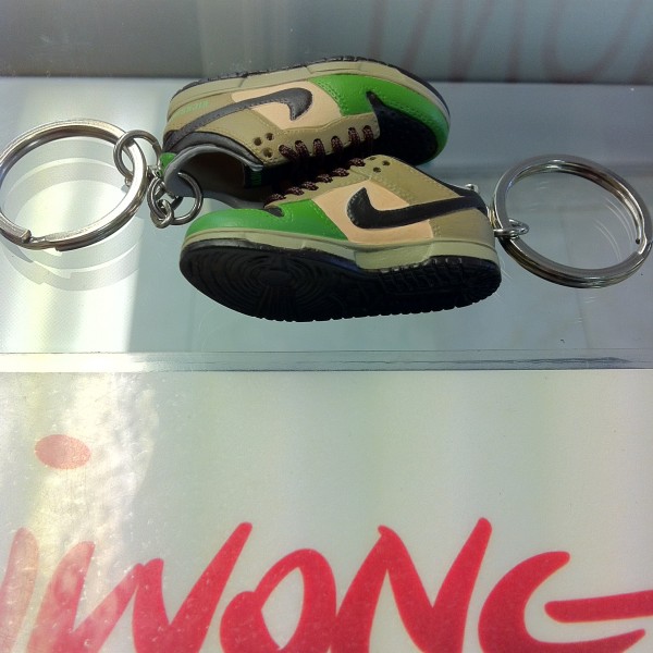 2004 Nike Dunk SB Low Aloha Keychain