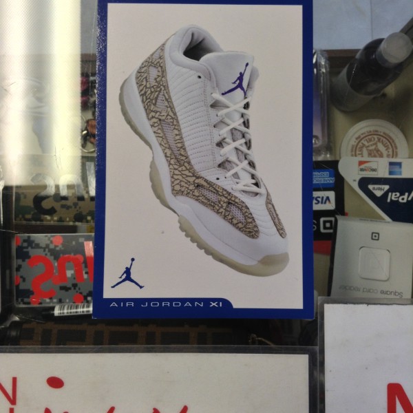 Nike Air Jordan Low White XI Retro Card 