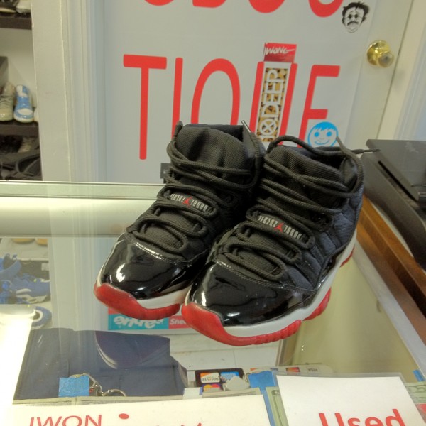 2001 Nike Air Jordan XI Bred