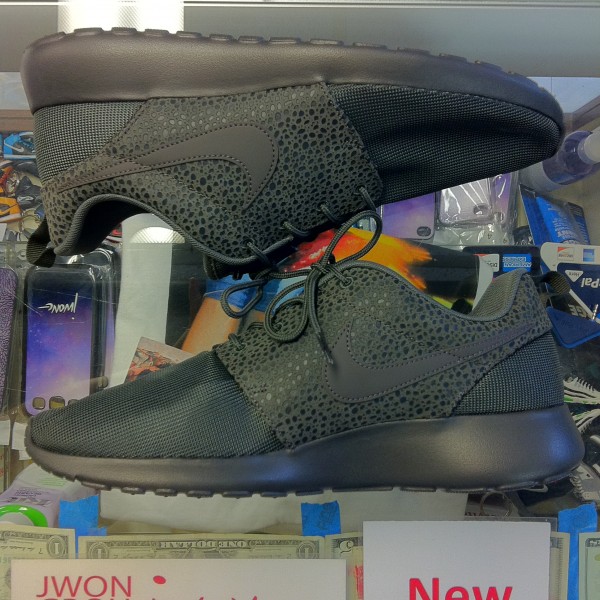 2013 Nike Rosherun Safari Black