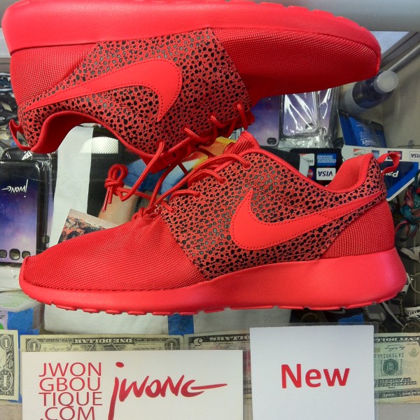 2013 Nike Rosherun Safari Red