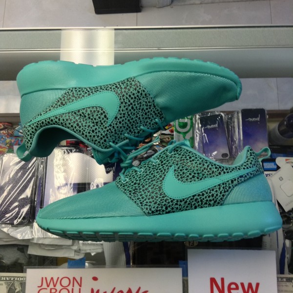 2013 Nike Rosherun Premium Safari Crystal Mint