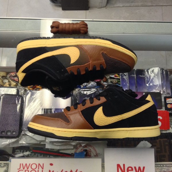 2012 Nike Dunk Low SB Black And Tan