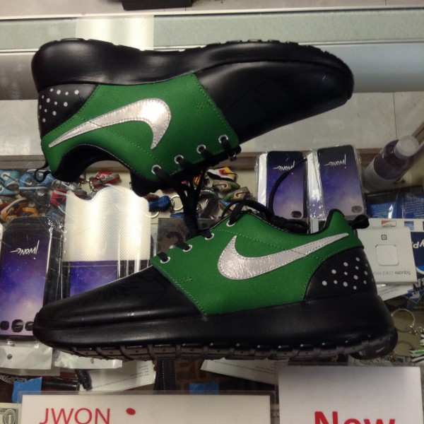 2013 Nike Rosherun DB Doernbecher