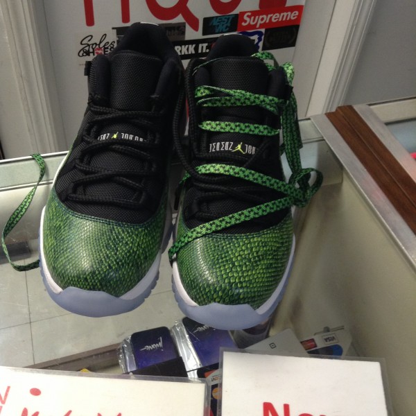 2008 Stark Nike Air Jordan XI Green Snakeskin Shoe Laces