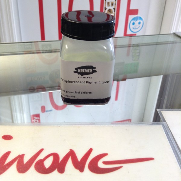 Kremer Pigment Phosphorescent Pigment Green Glow In The Dark 100 Gram