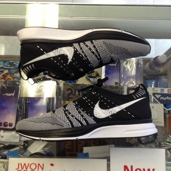 2012 Nike Flyknit Trainer Black White