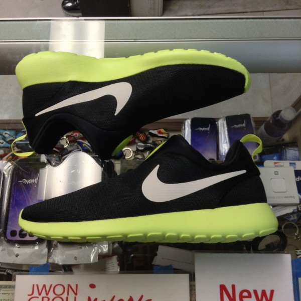 2014 Nike Rosherun Slip On Volt
