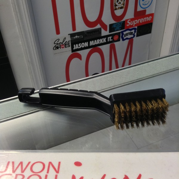 Black Wire Brush Medium Bristle