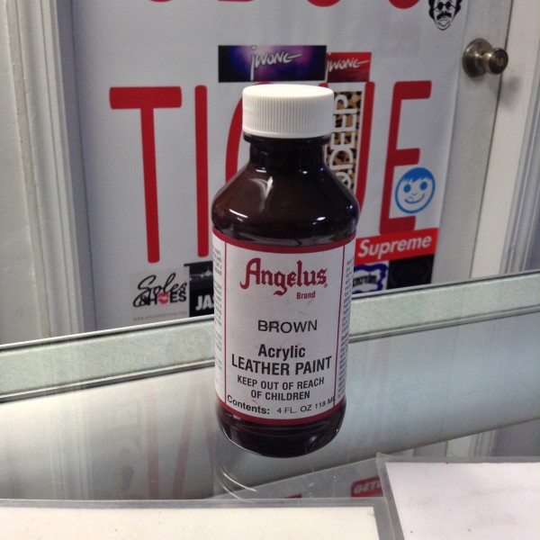 Angelus Brown Acrylic Leather Paint 4 FL OZ