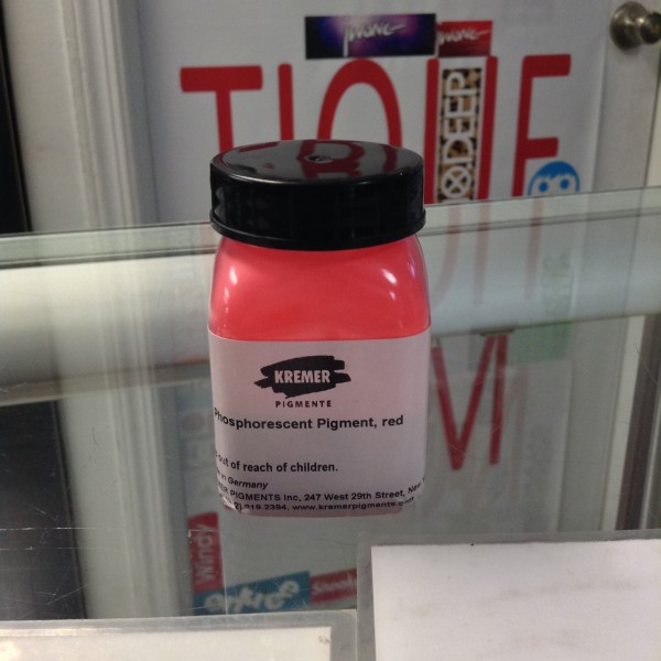 Kremer Pigment Phosphorescent Red Glow In The Dark 100 Gram