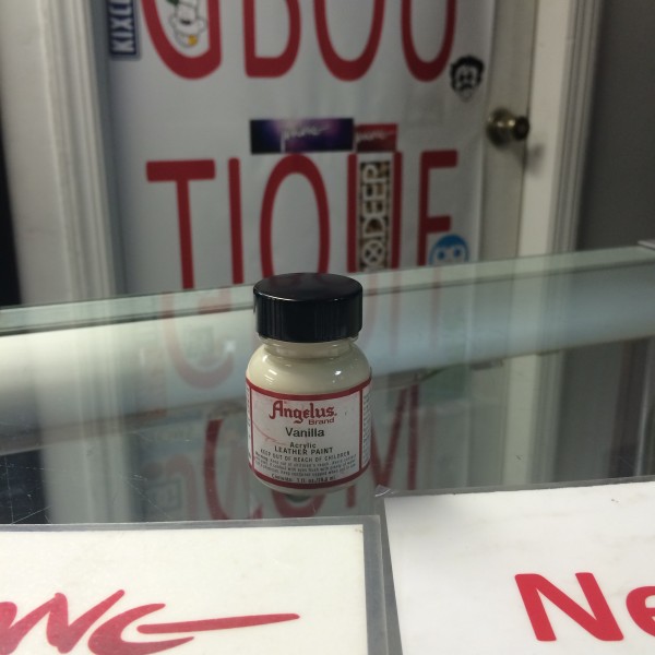 Angelus Vanilla Acrylic Leather Paint 1 FL OZ