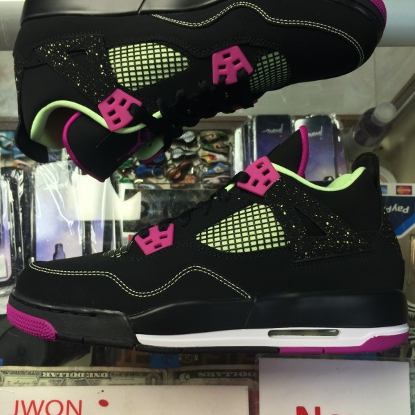 Nike Air Jordan 4 Retro Fuchsia Flash