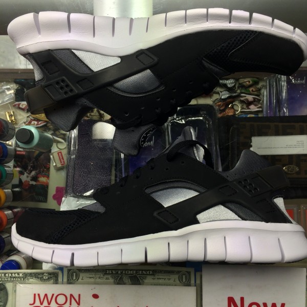 2012 Nike Air Huarache Free Black White