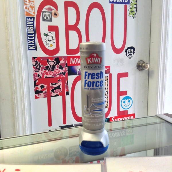 Kiwi Select Fresh Force 2.2 OZ