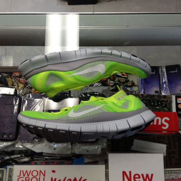 2013 Nike Free Flyknit Volt Electric Half Box