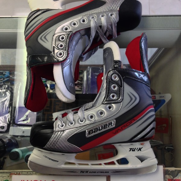 Discontinue 2010 Bauer Vapor 4.0 Ice Skate