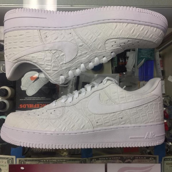 2015 Nike Air Force 1 LV8 Gator White No Box
