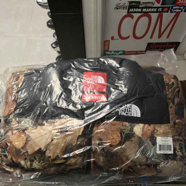 2016 Sup Jacket The North Face Nuptse Leaves