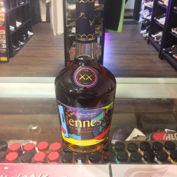 2011 Hennessy X Kaws Very Special Cognac #139807/210000