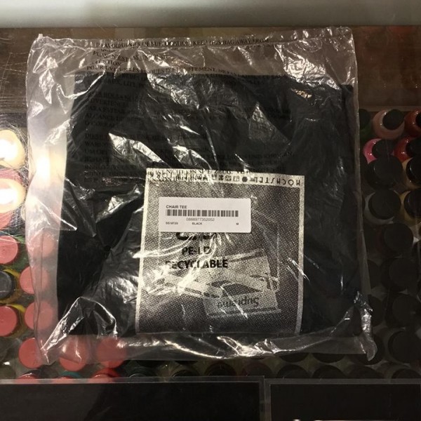 2018 Sup Chair Tee Black Packaged