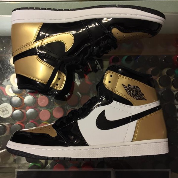 2018 Nike Air Jordan I Gold Toe Tried On 