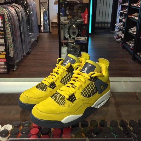 2006 Nike Air Jordan IV Lightning 