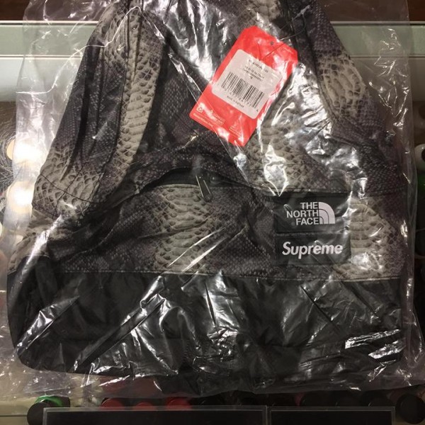 2018 Sup The North Face Snakeskin Lightweight Day Pack Backpack Grey Packaged