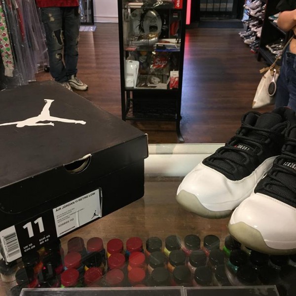 2013 Nike Air Jordan XI Tuxedo