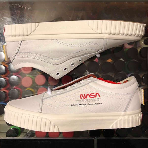 2018 Vans NASA Old Skool Low Space Voyager True White Youth 
