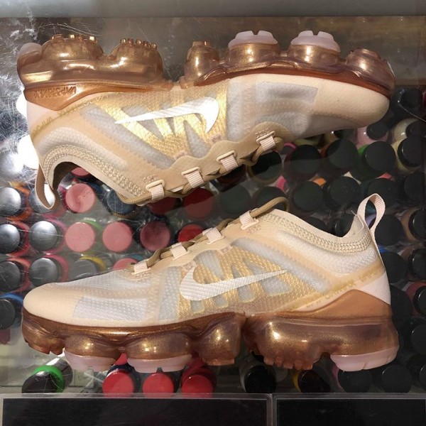 2019 Nike Air Vapor Max White Metallic Gold