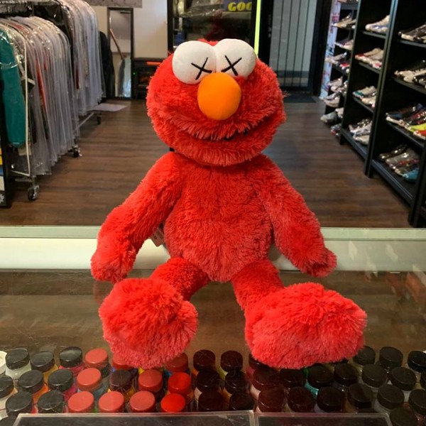 2018 Kaws Uniqlo Sesame Street Toy Elmo