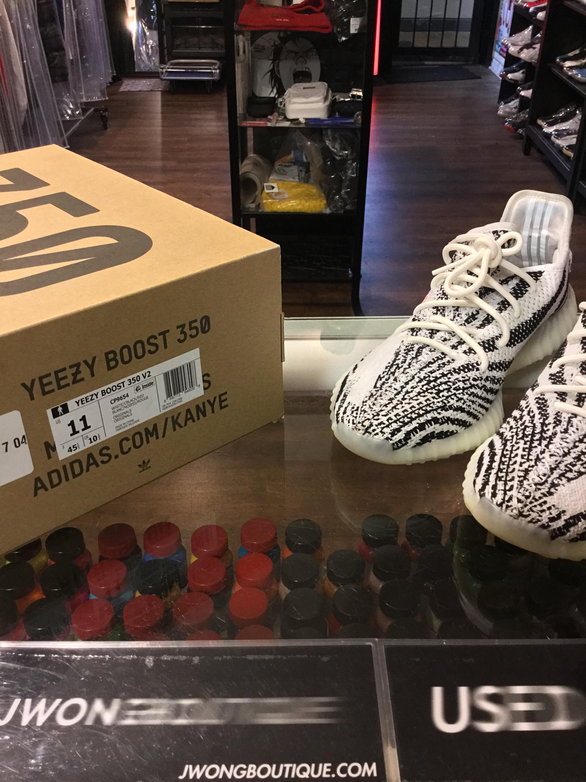 Múltiple acortar trolebús 2018 Adidas Yeezy Boost 350 V2 Zebra Black White - Jwong Boutique