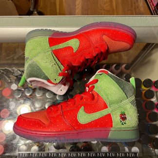 2021 Nike SB Dunk High Strawberry Cough Men
