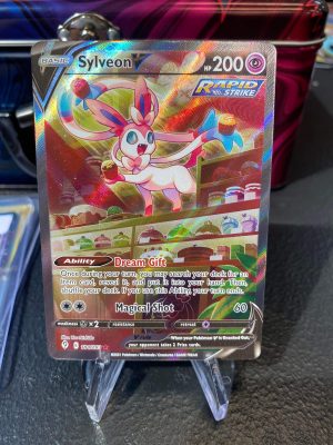 2021 Pokemon Sylveon V Evolving Skies Alternate Full Art 184 of 203 Holo Mint